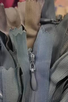 Zadrga skrita nedeljiva dolžine 60 cm 149