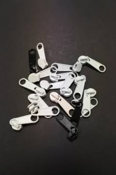 Ključek za spiralno zadrgo deb.3 mm v metraži 181